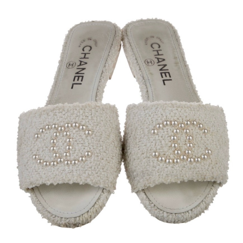 CHANEL terry cloth tweed white pearl CC Logo Sandals size 6 hard to find